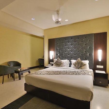 Hotel The Golden Oak Rāipur Exterior foto