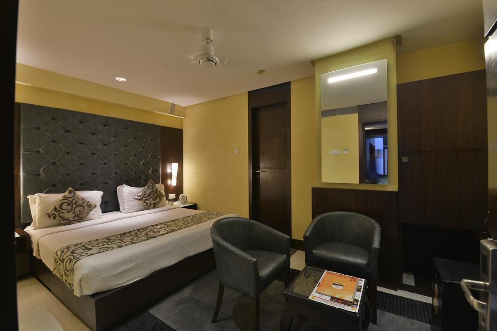 Hotel The Golden Oak Rāipur Exterior foto