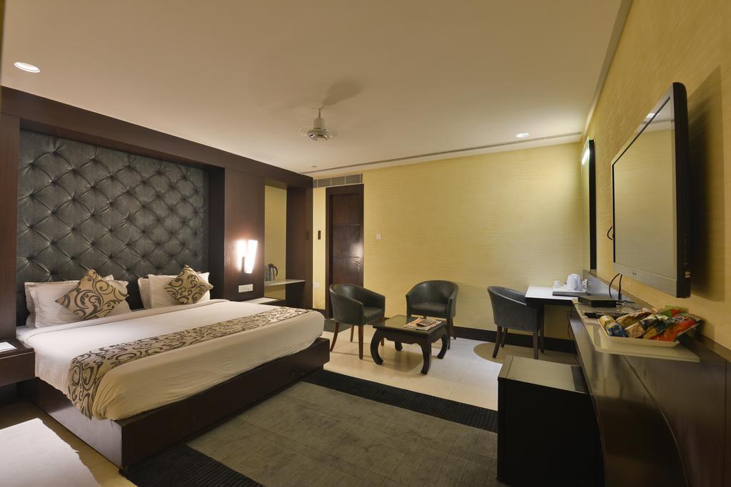 Hotel The Golden Oak Rāipur Exterior foto